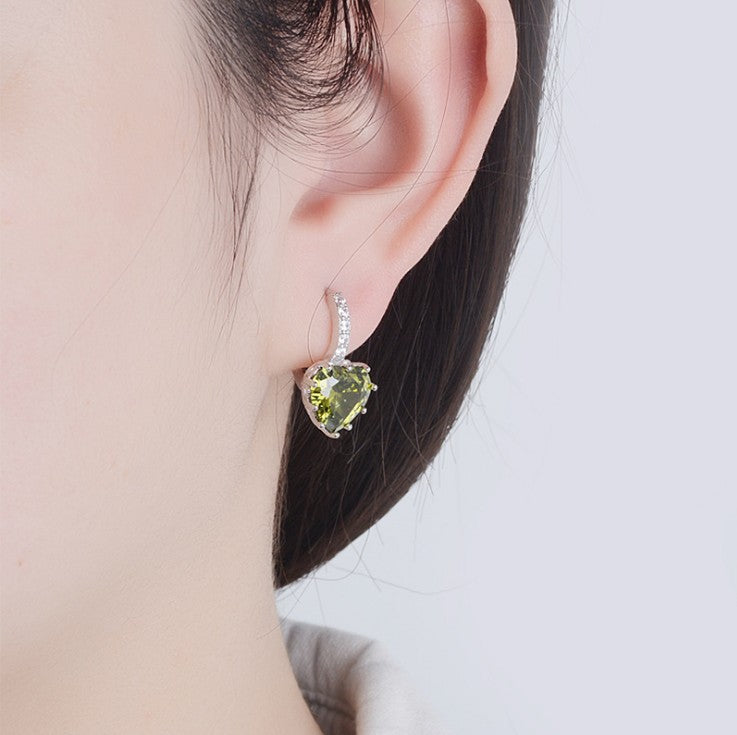 Korean version of the fashion earrings female heart-shaped zircon ear buckle fashion temperament simple earrings wholesale